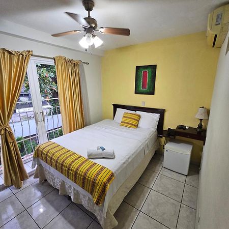 סאן סלבדור Hotel San Jose Hostal מראה חיצוני תמונה