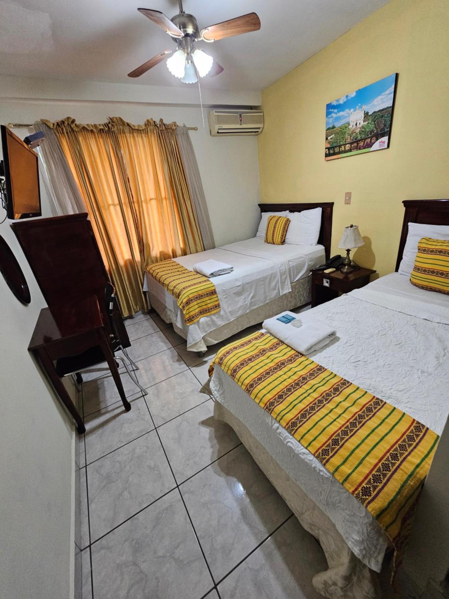 סאן סלבדור Hotel San Jose Hostal מראה חיצוני תמונה