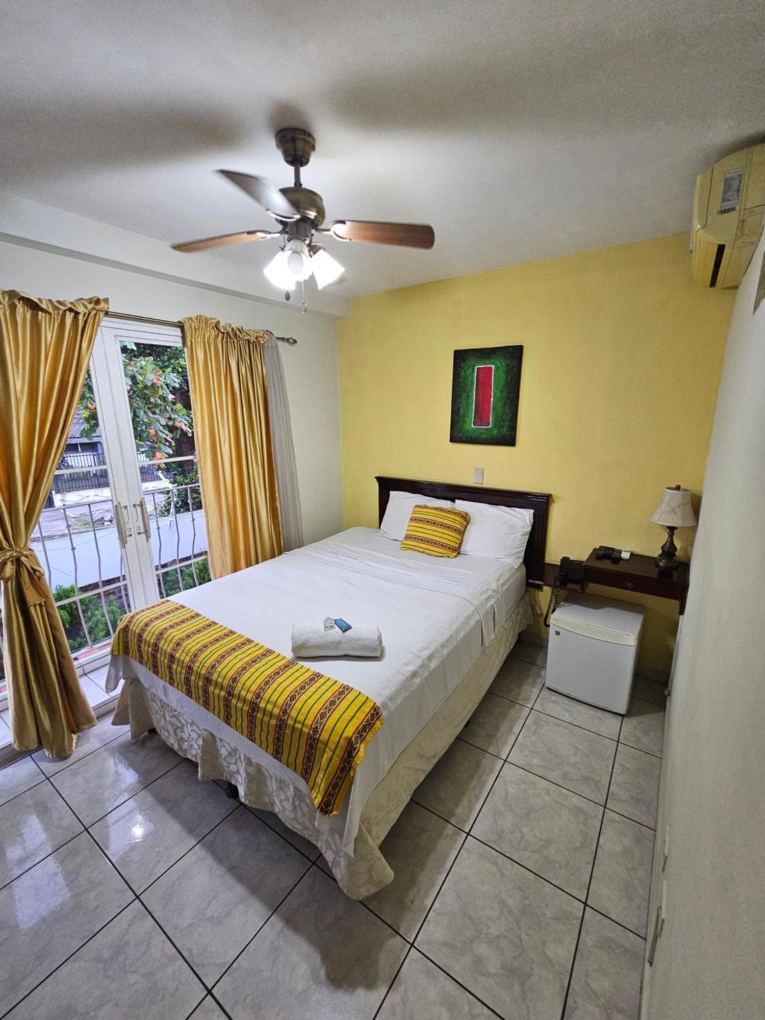 סאן סלבדור Hotel San Jose Hostal מראה חיצוני תמונה
